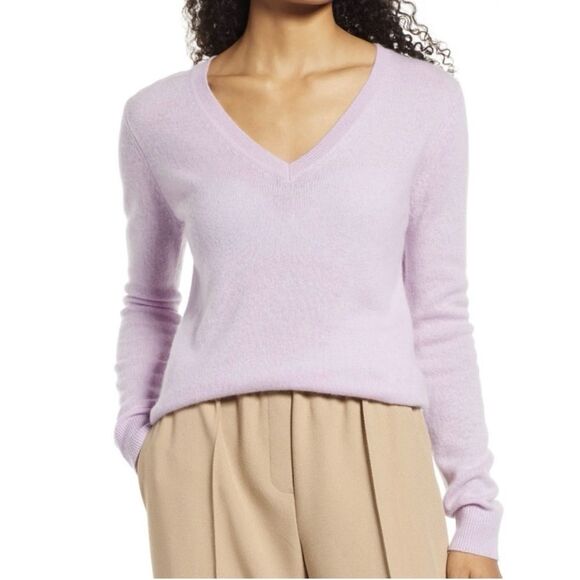 Halogen 100% Cashmere Lilac Relaxed fit V neck Sweater
Size Medium - Picture 3 of 12